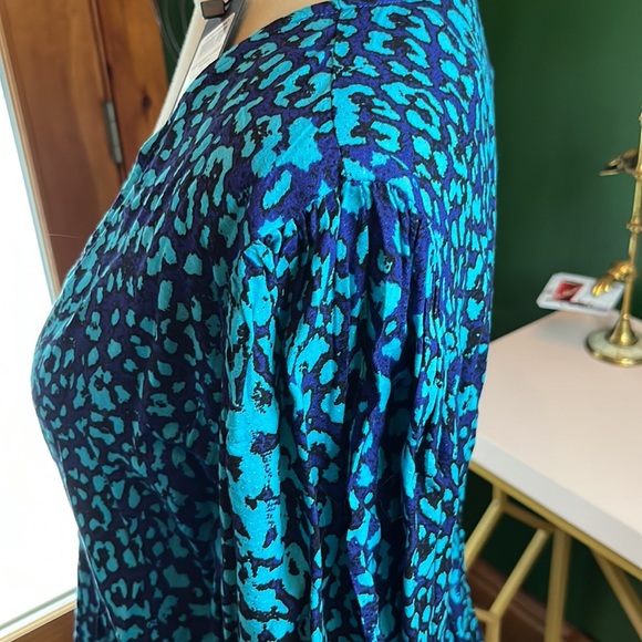 Vero Modo crisscross top in beautiful blues. NWT - Picture 4 of 7